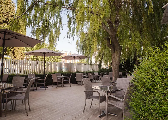 Aurora 酒店 圣君士坦丁和海伦那